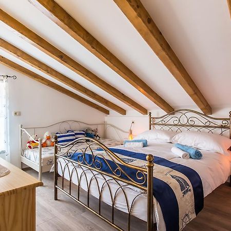 Villa Cima Vrbnik  Buitenkant foto