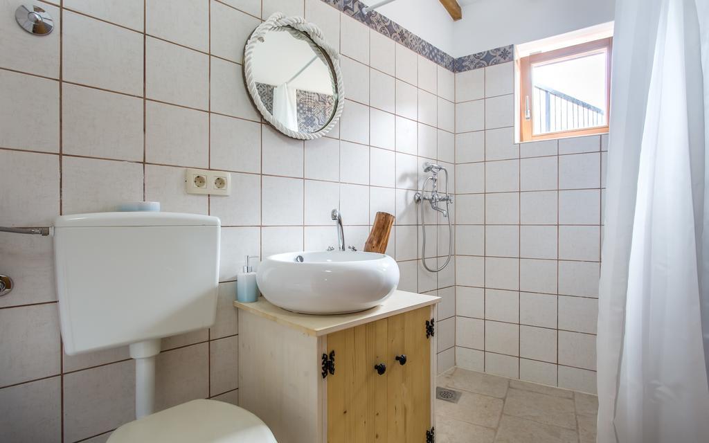 Villa Cima Vrbnik  Buitenkant foto