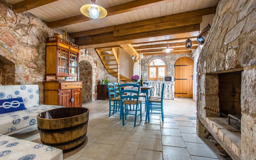 Villa Cima Vrbnik  Buitenkant foto